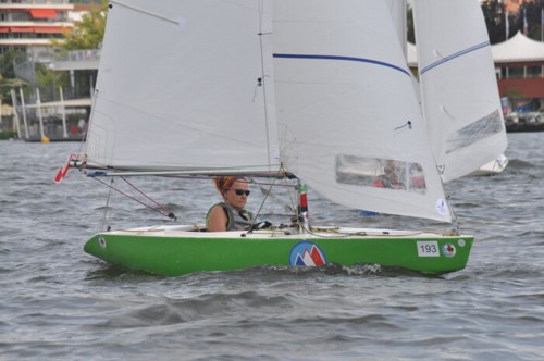 Chantal Salaun concentrée sur son miniji vert